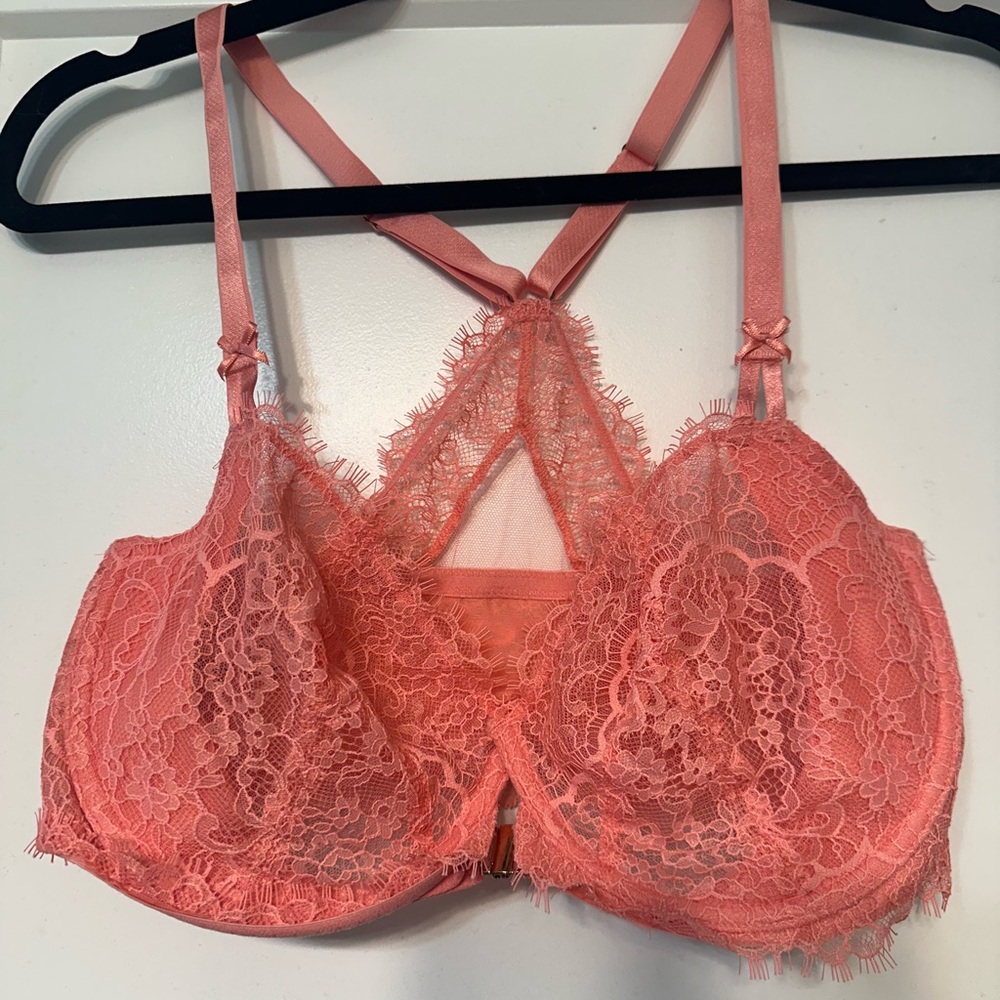 Victoria's Secret Pink Lace Bra with Scalloped Trim 34DDD
